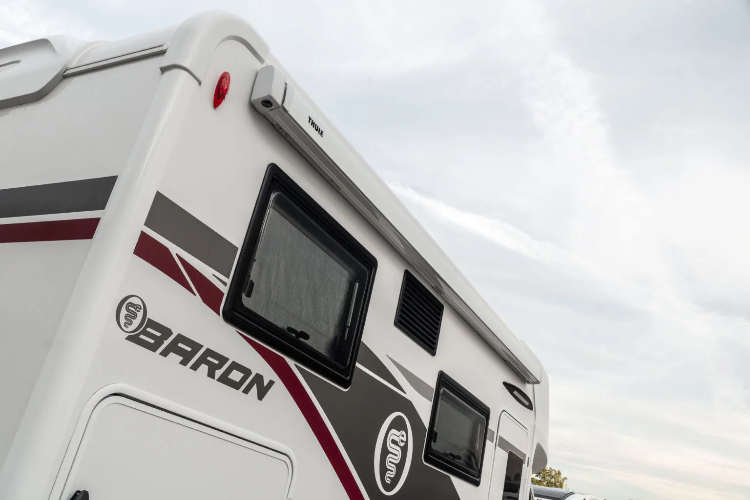 Baron 531 — lateral spate cu sigla Baron