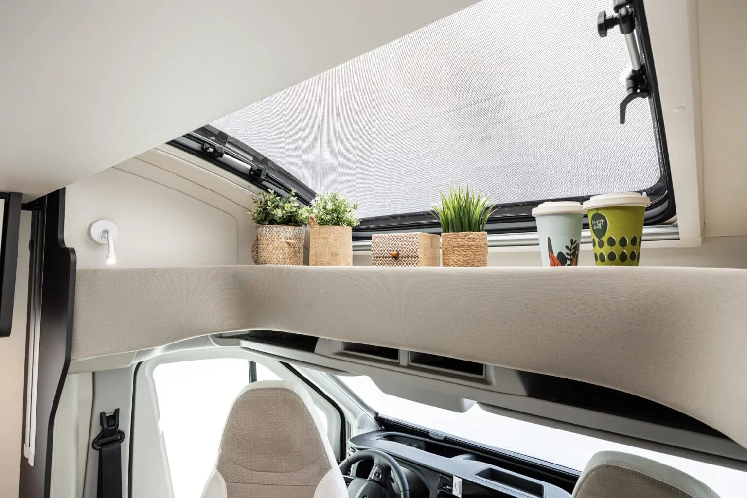 Baron Compact 539 — depozitare deasupra cabinei, cu plante