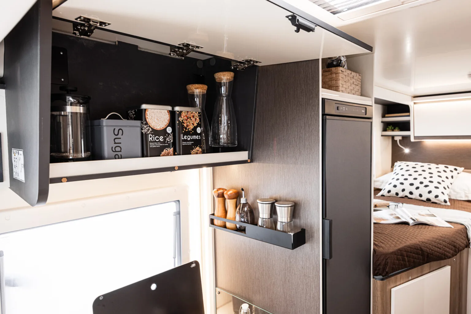 Baron Compact 539 — dulap superior cu borcane