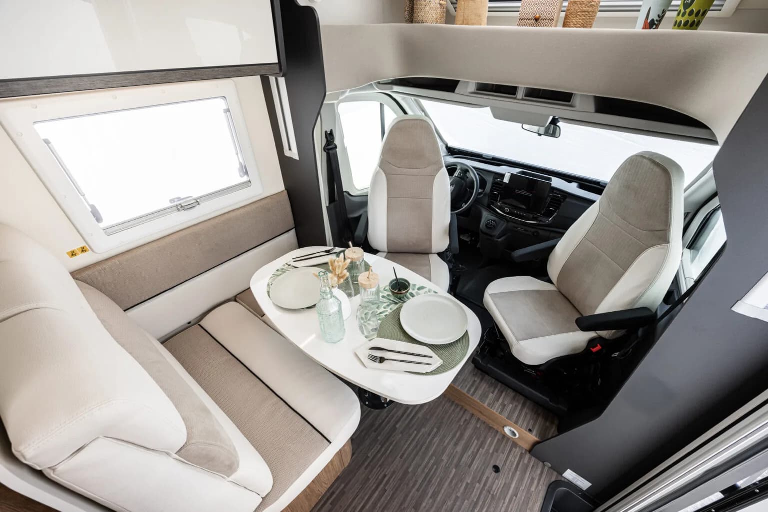 Elnagh Baron Compact 539 zona de zi cu masă și banchete rotative