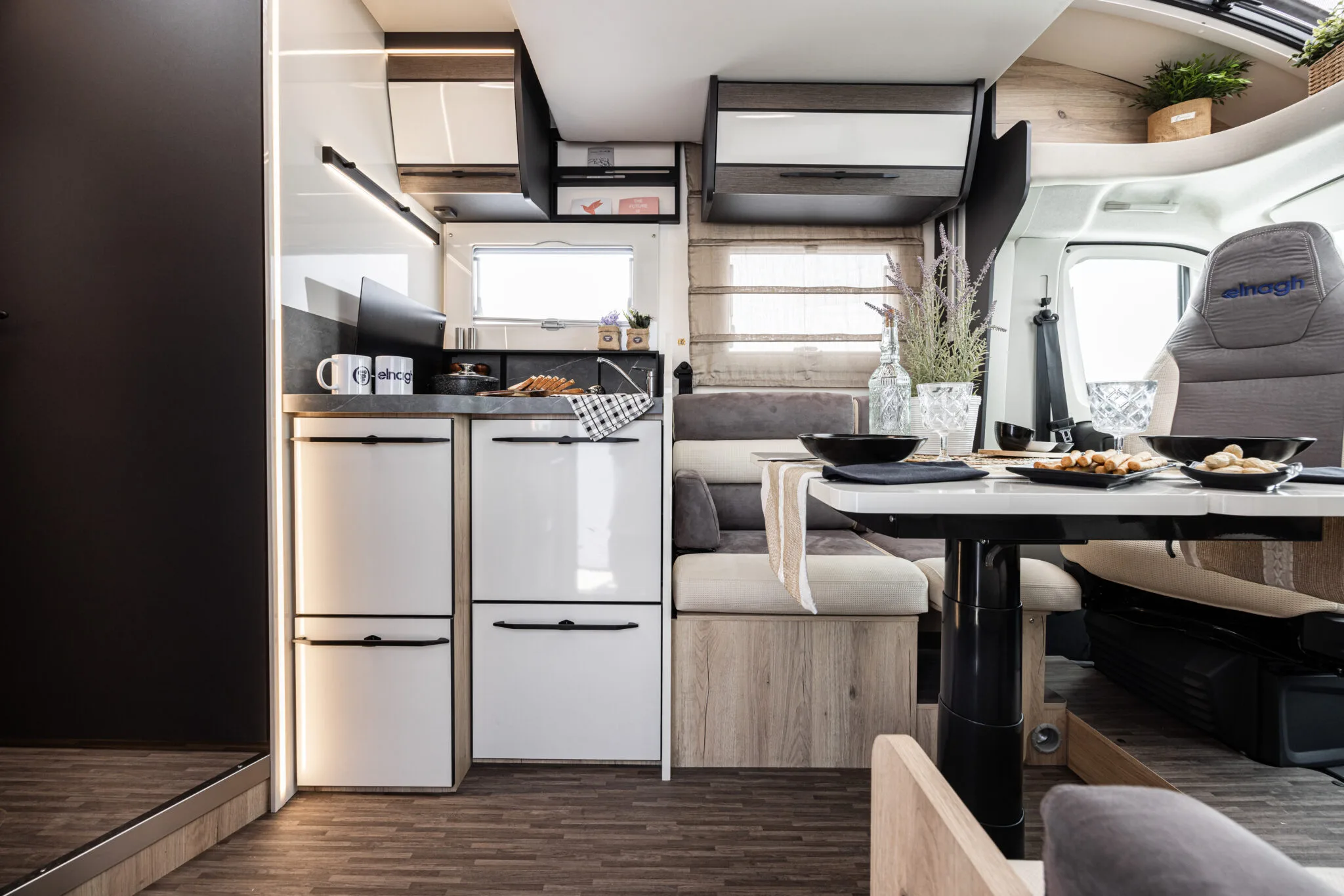 Elnagh T-Loft 532 bucătăria cu frigider