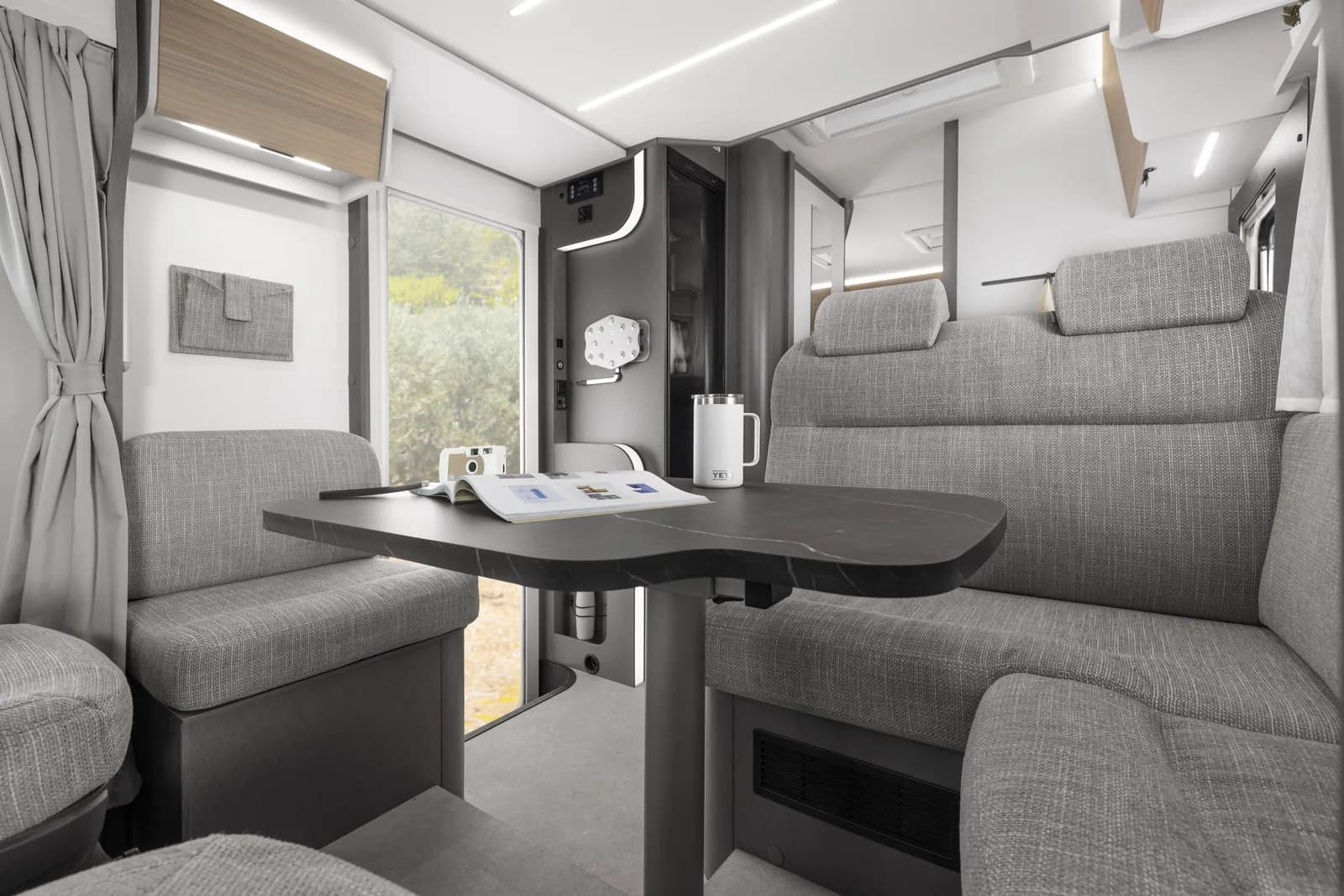 Etrusco T 7400 SB — interior (1)