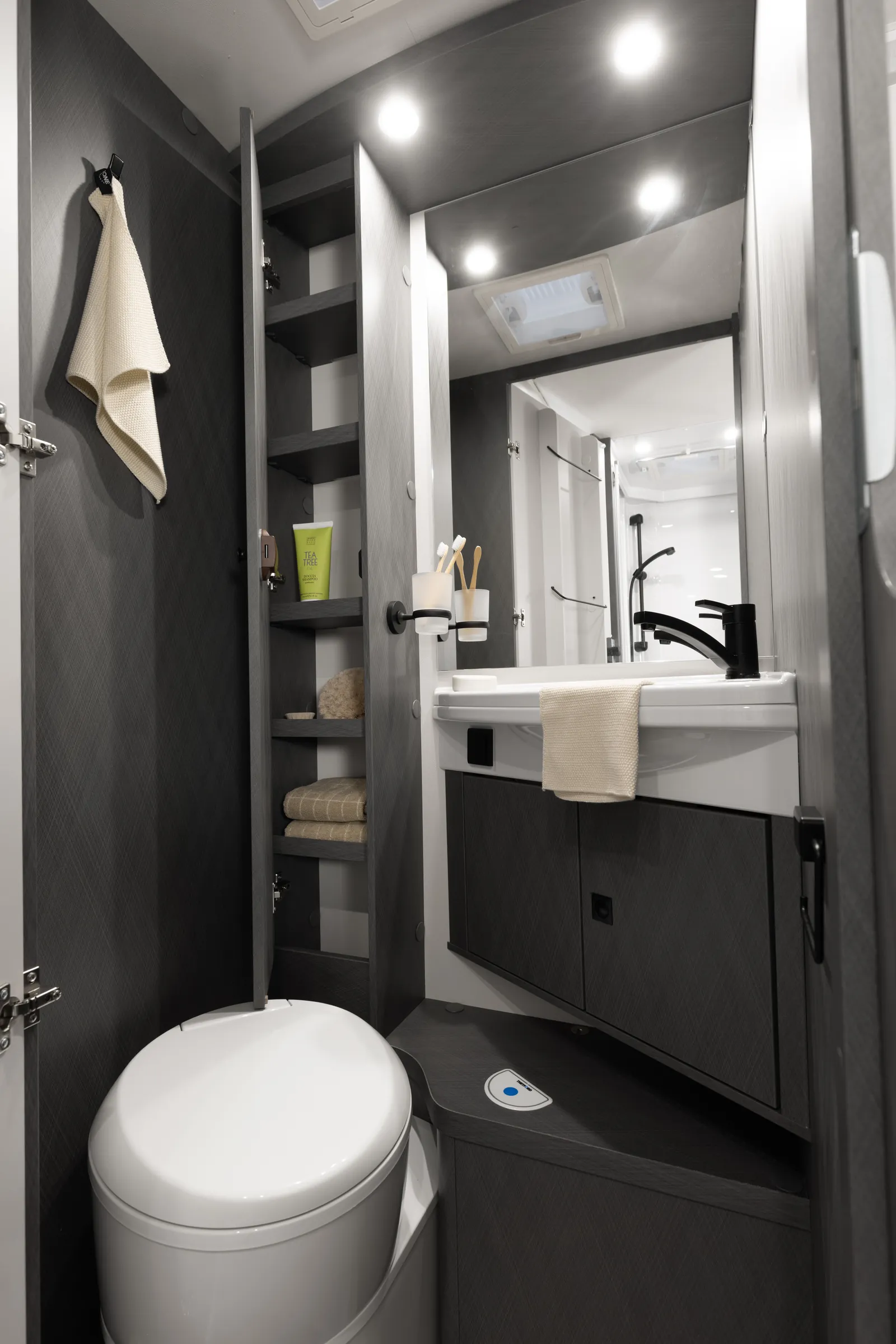 Etrusco T 7.4 SB — interior (3)