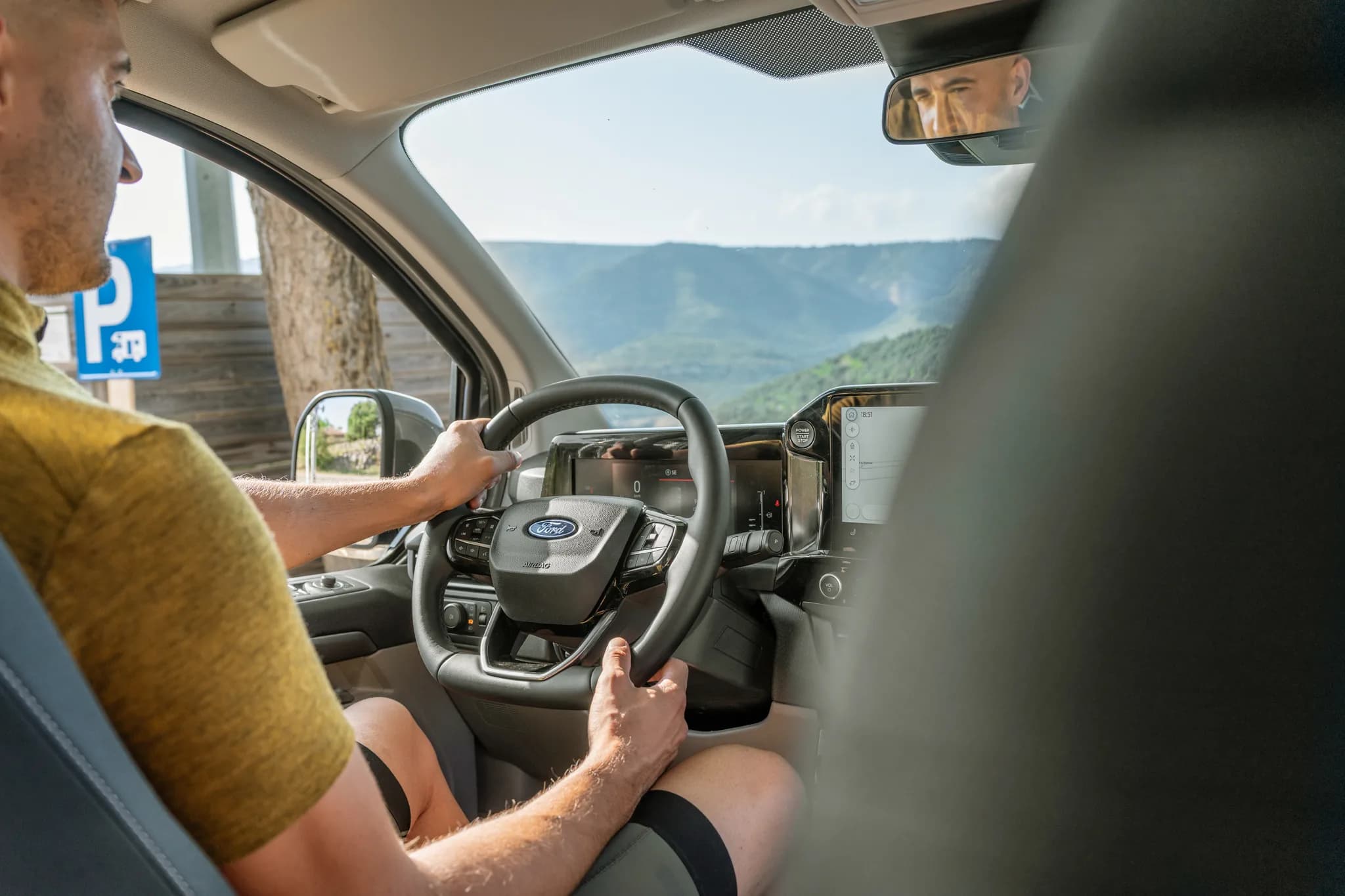 Panama P50+ bord și interior cabină