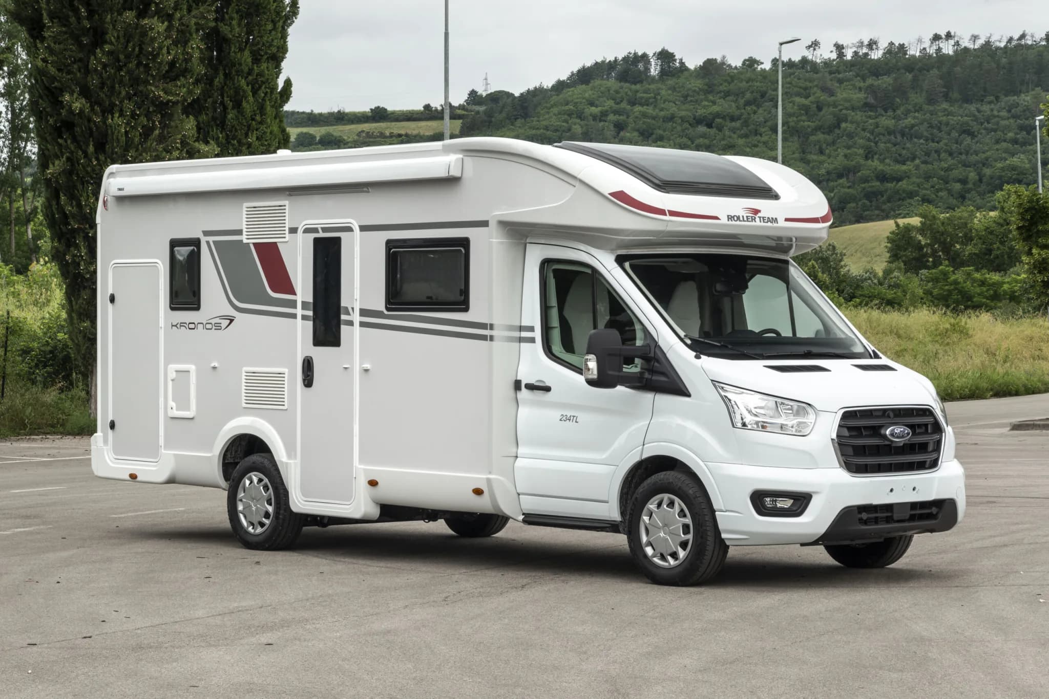 Kronos 234 TL — exterior, față-lateral (fotografie oficială Roller Team)
