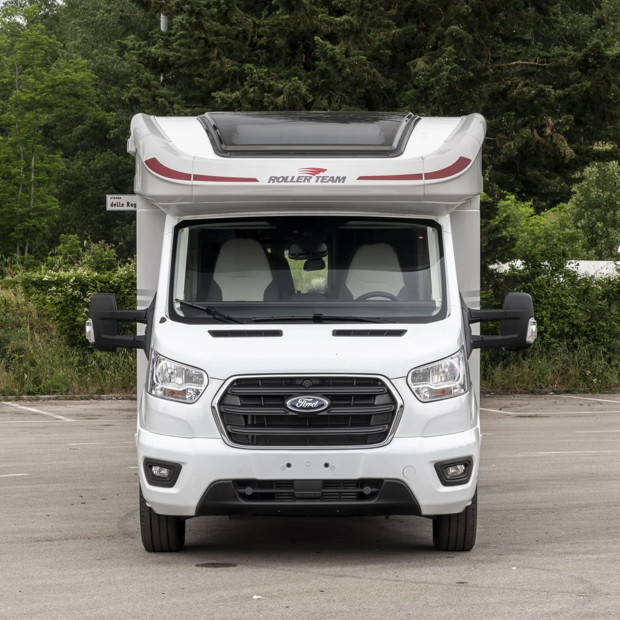 Kronos 234 TL — exterior, din față (fotografie oficială Roller Team)