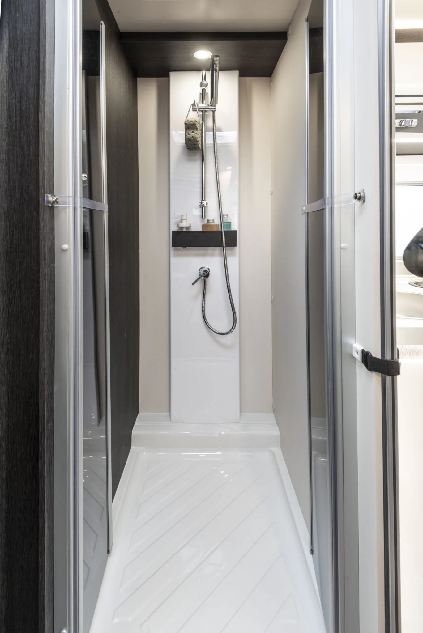 Kronos 234 TL — cabina de duș (fotografie oficială Roller Team)