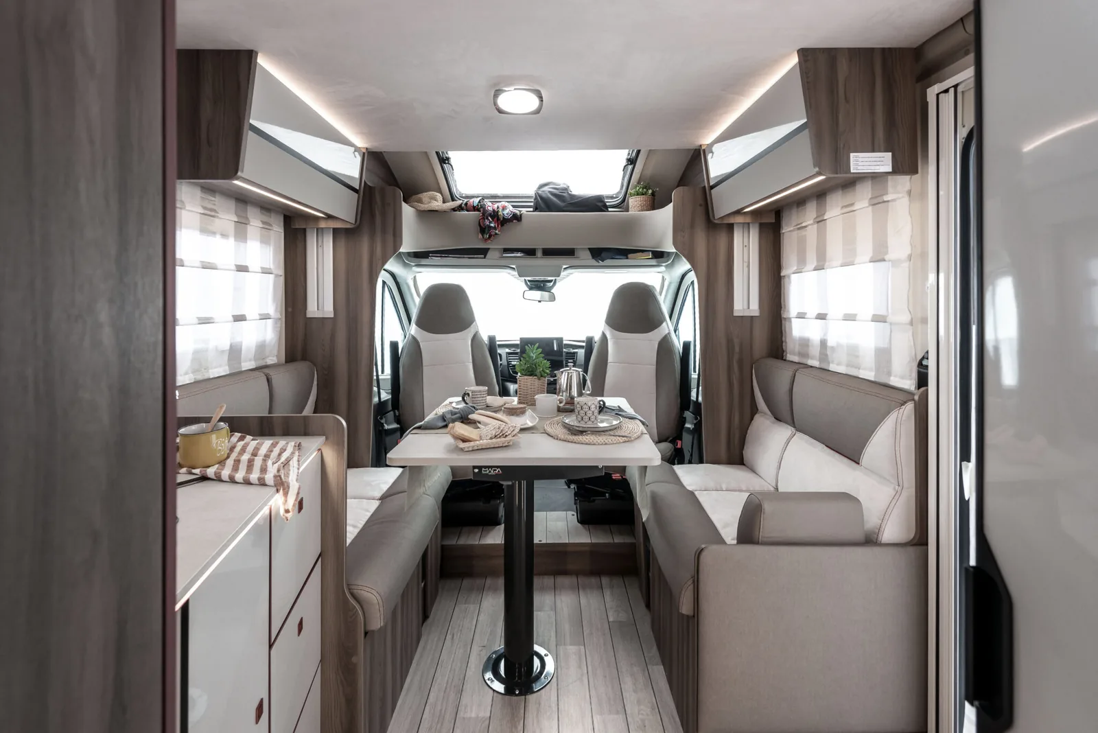 Kronos 267 TL interior