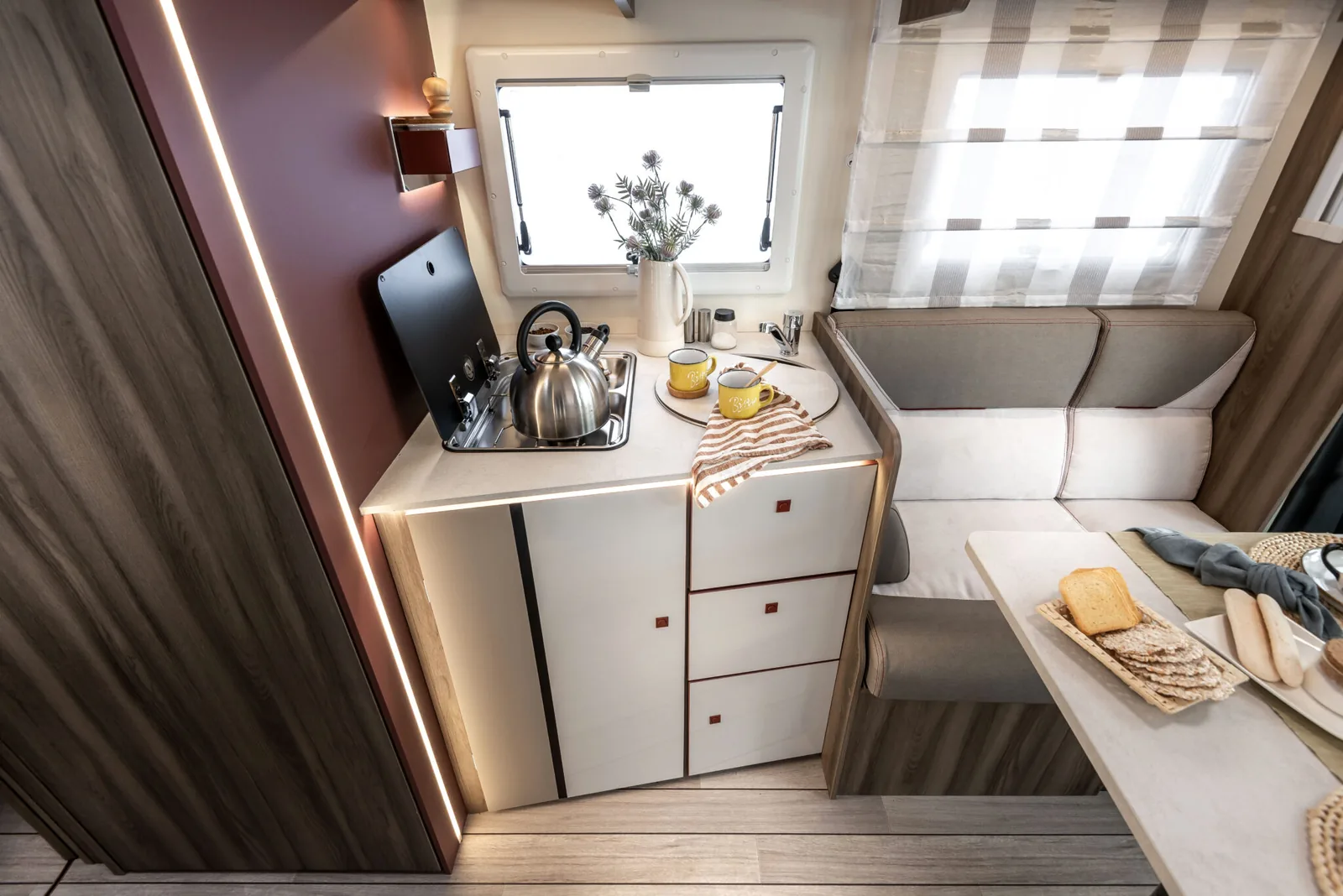 Kronos 267 TL interior