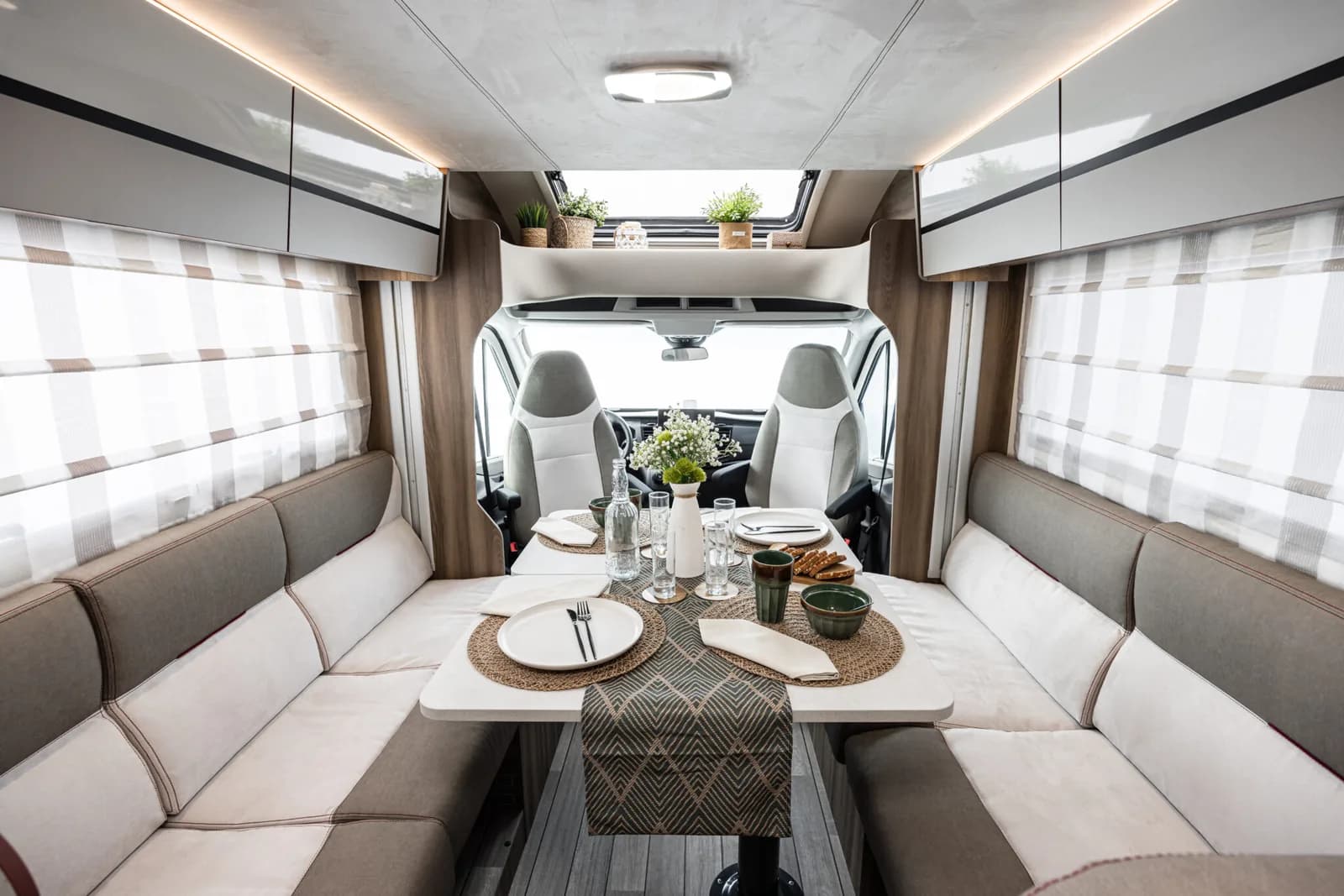 Kronos 274 TL interior