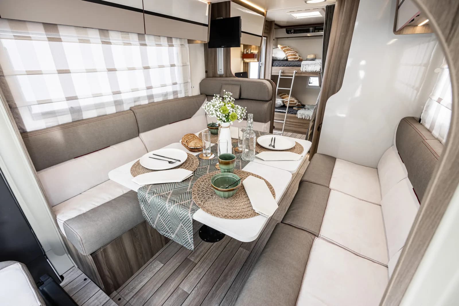 Kronos 274 TL interior