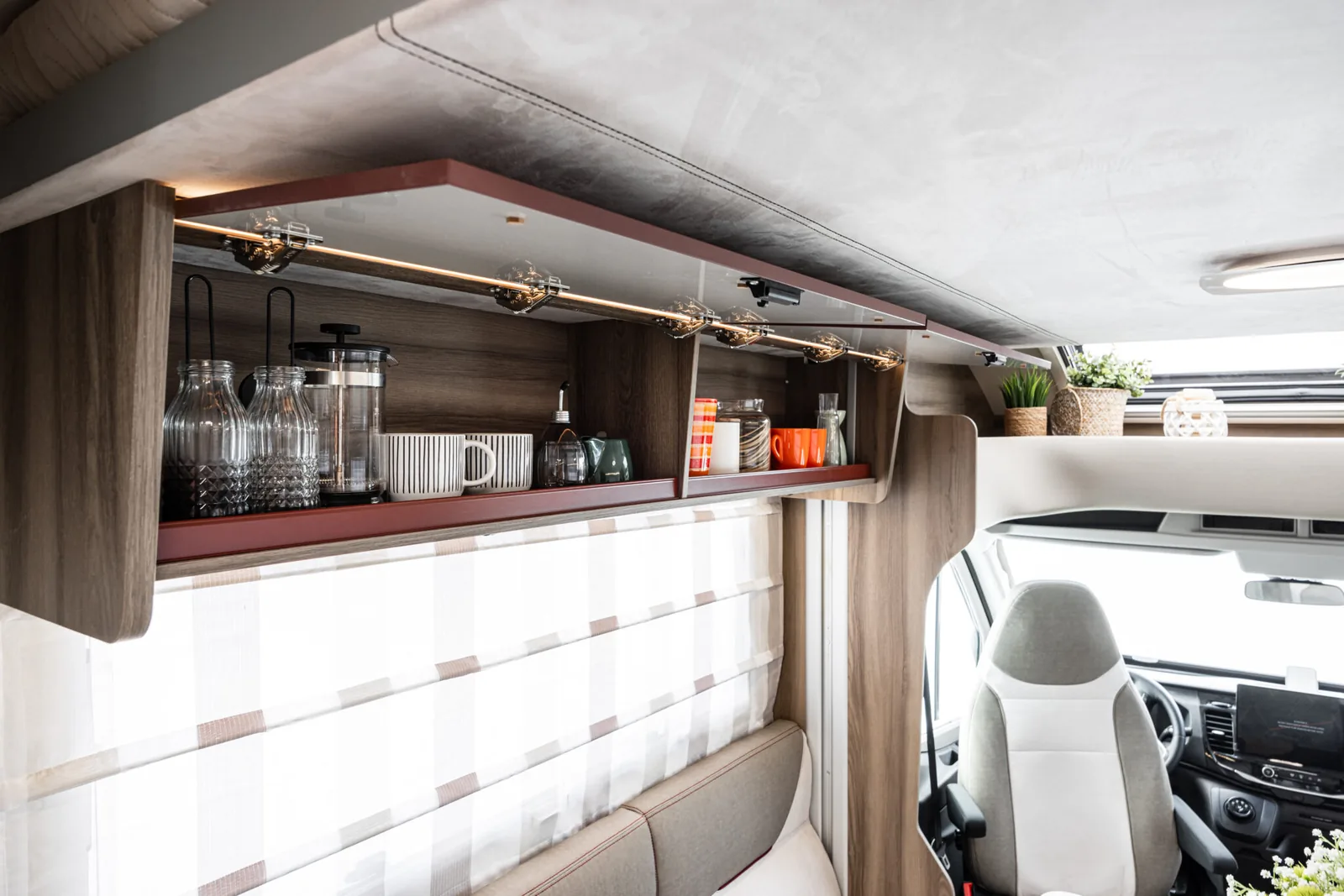 Kronos 274 TL interior