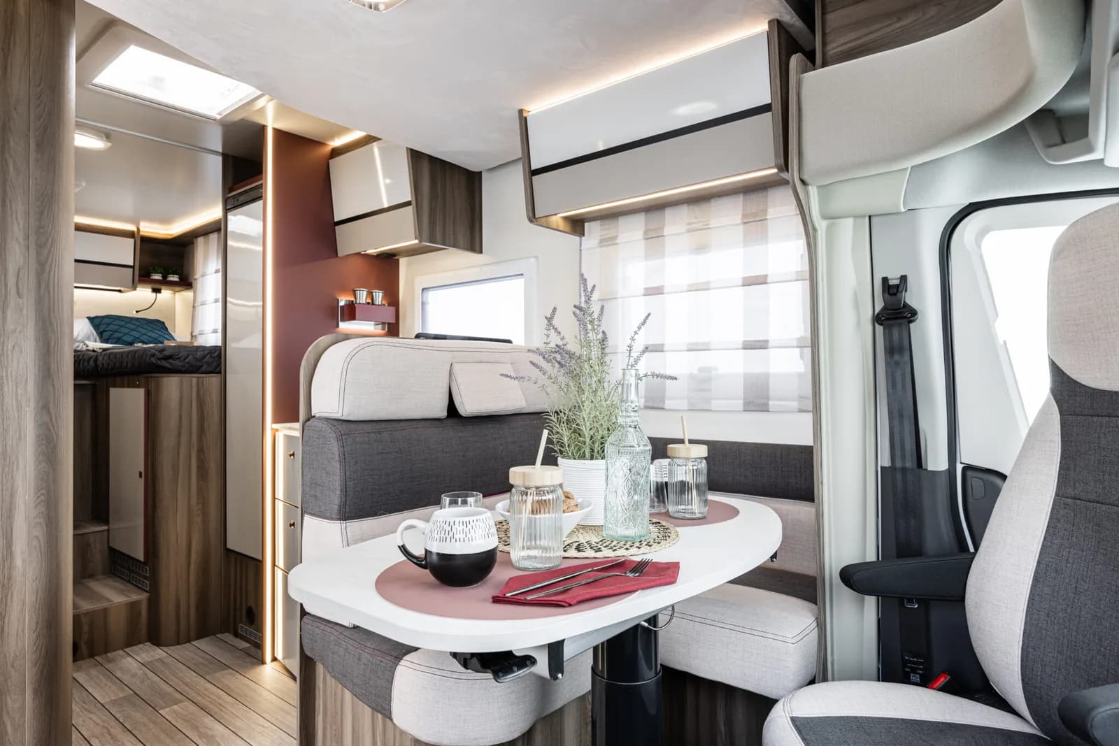 Kronos 285 TL interior