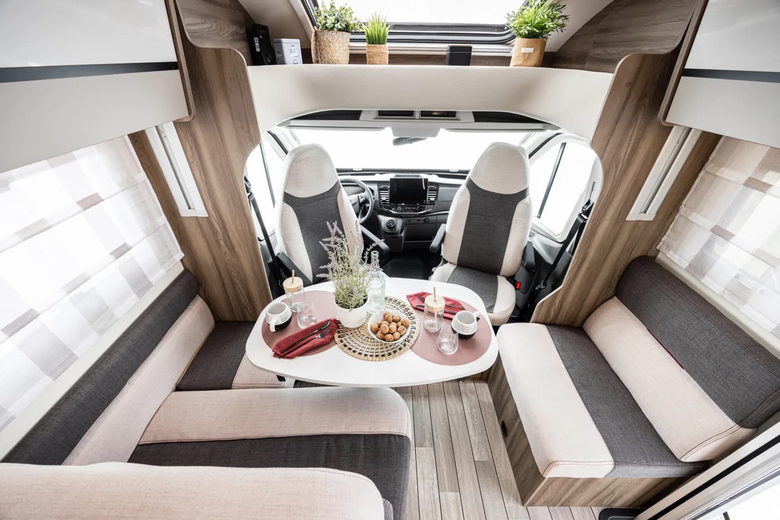 Kronos 285 TL interior