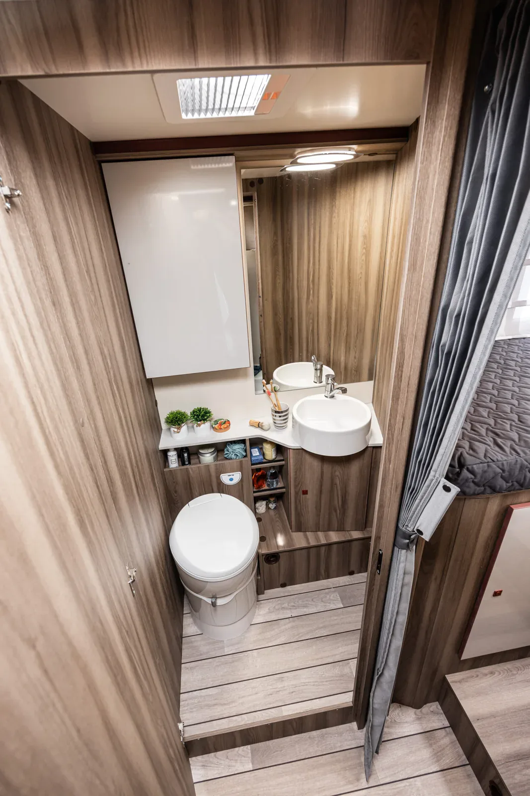Kronos 287 TL — baia (fotografie oficială Kronos 284 TL, așa cum o arată și producătorul)