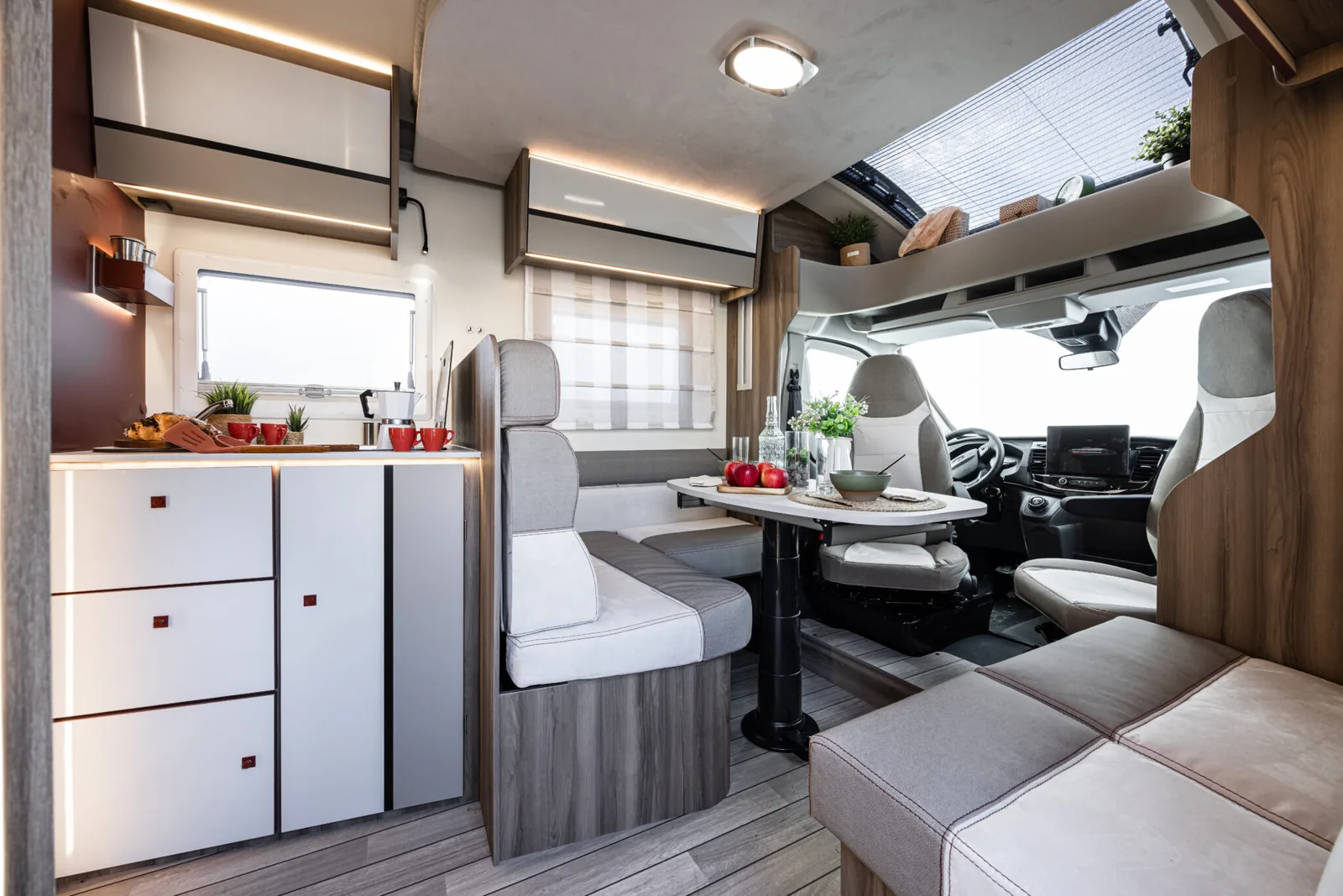 Kronos 288 TL interior