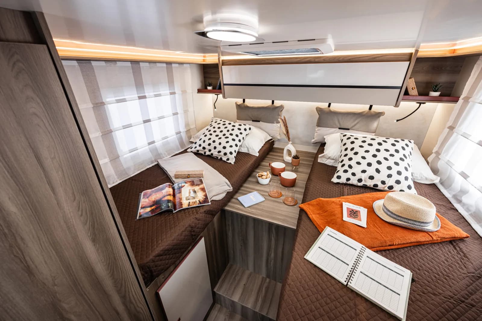 Kronos 288 TL interior