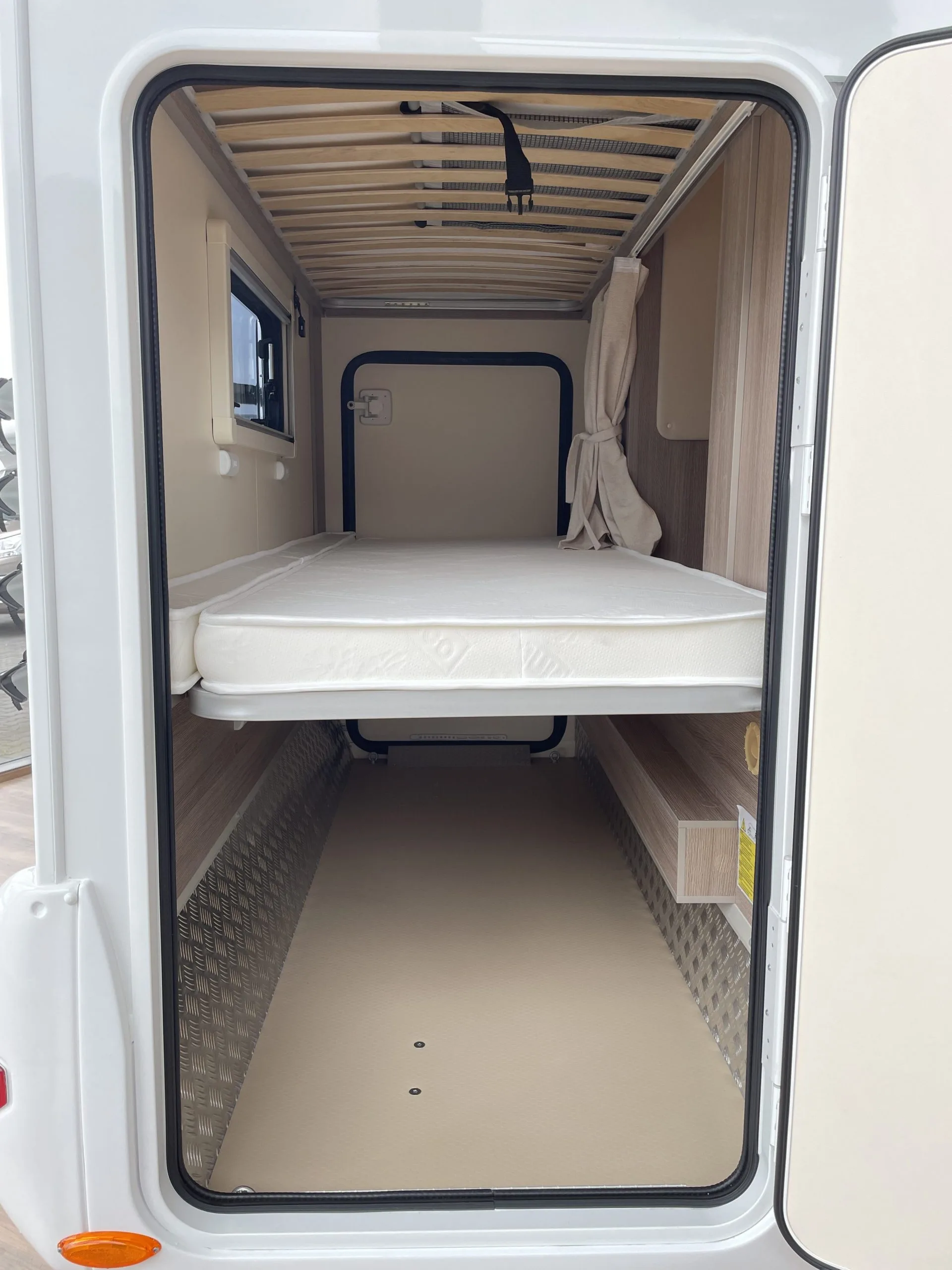 XGO 27G interior