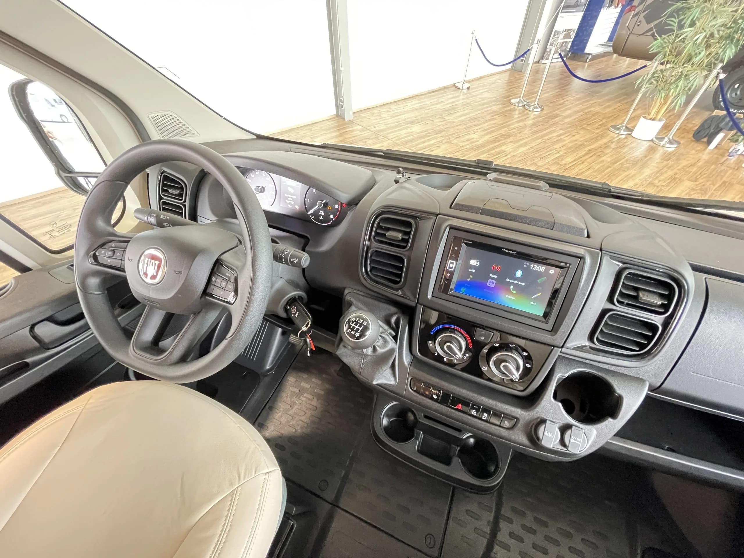 XGO 27G interior