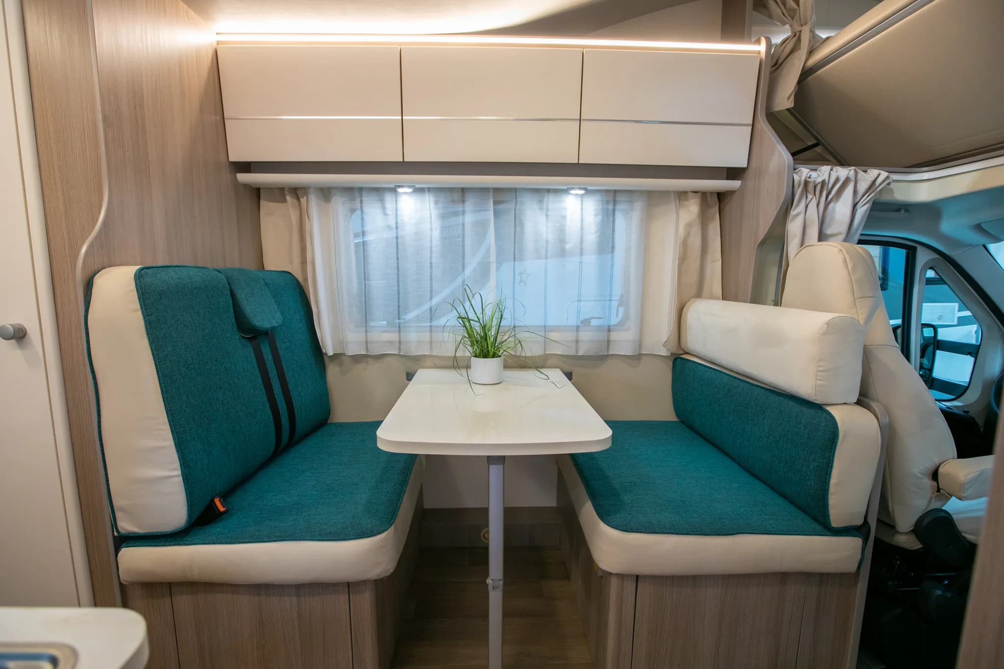 XGO 27G interior