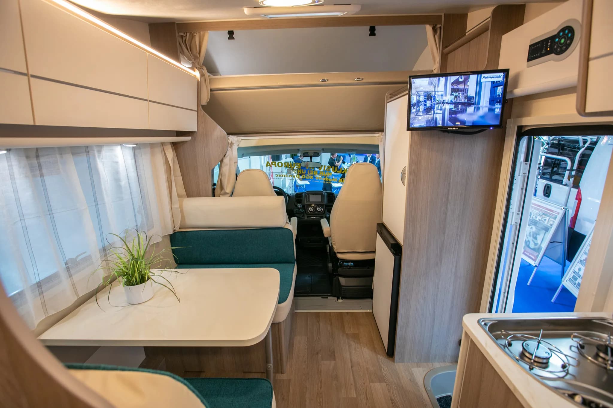 XGO 27G interior