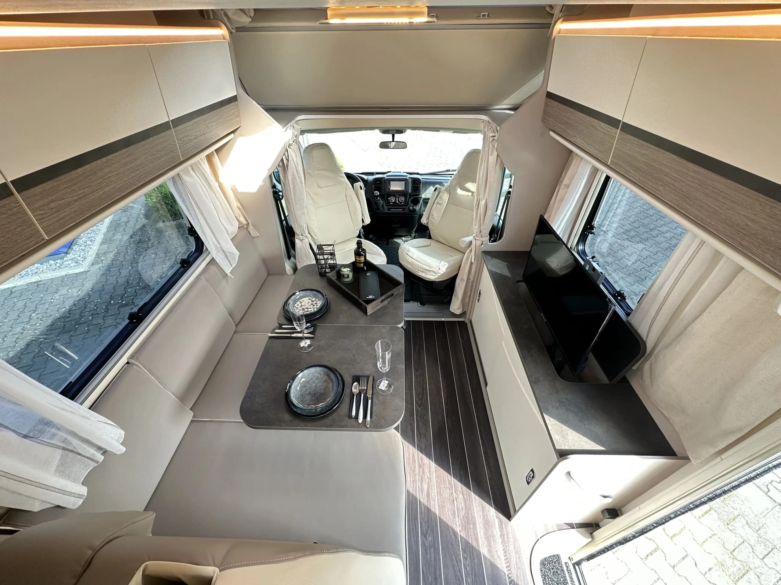 XGO 39G Lounge interior