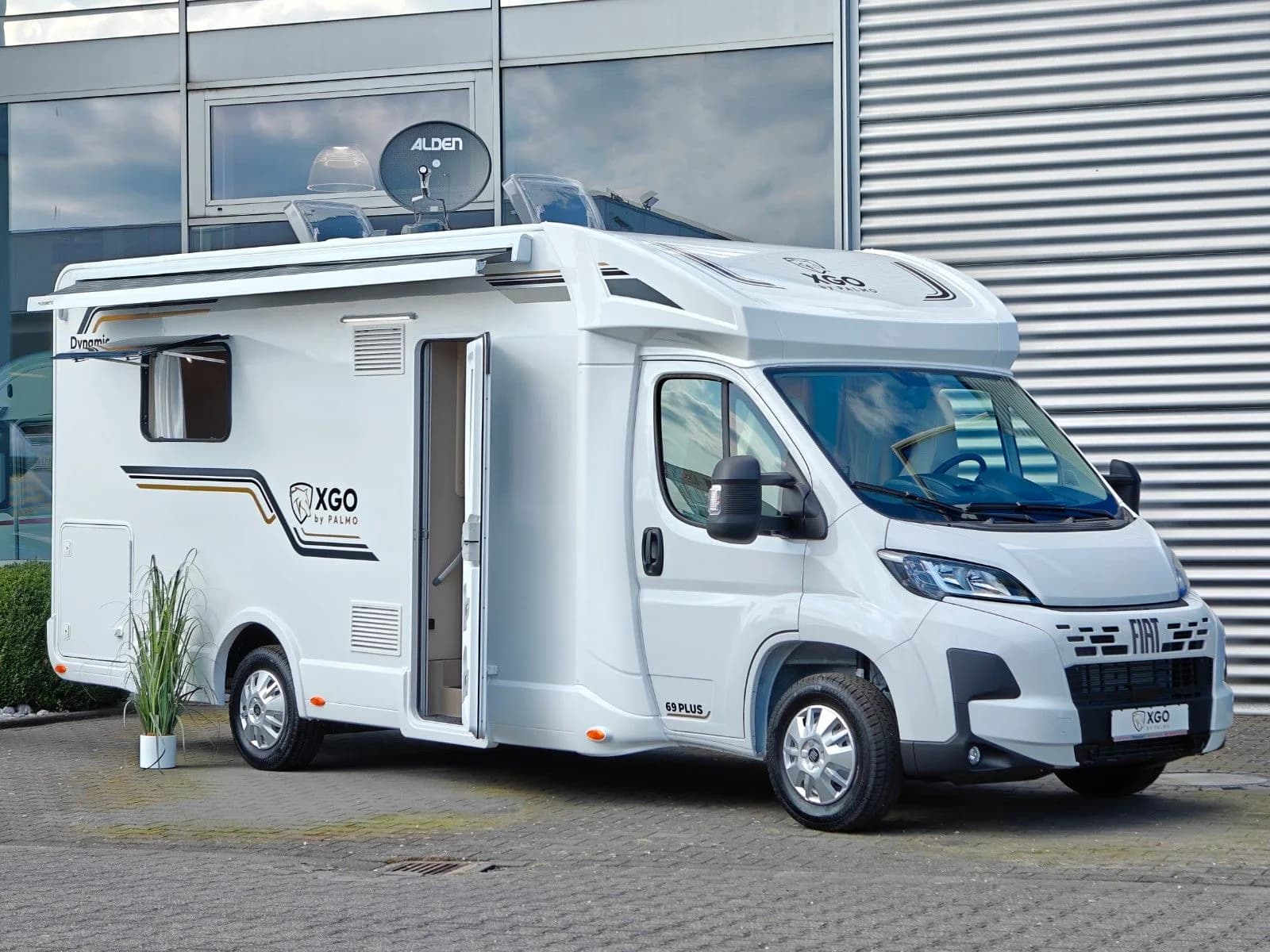 XGO 69P interior