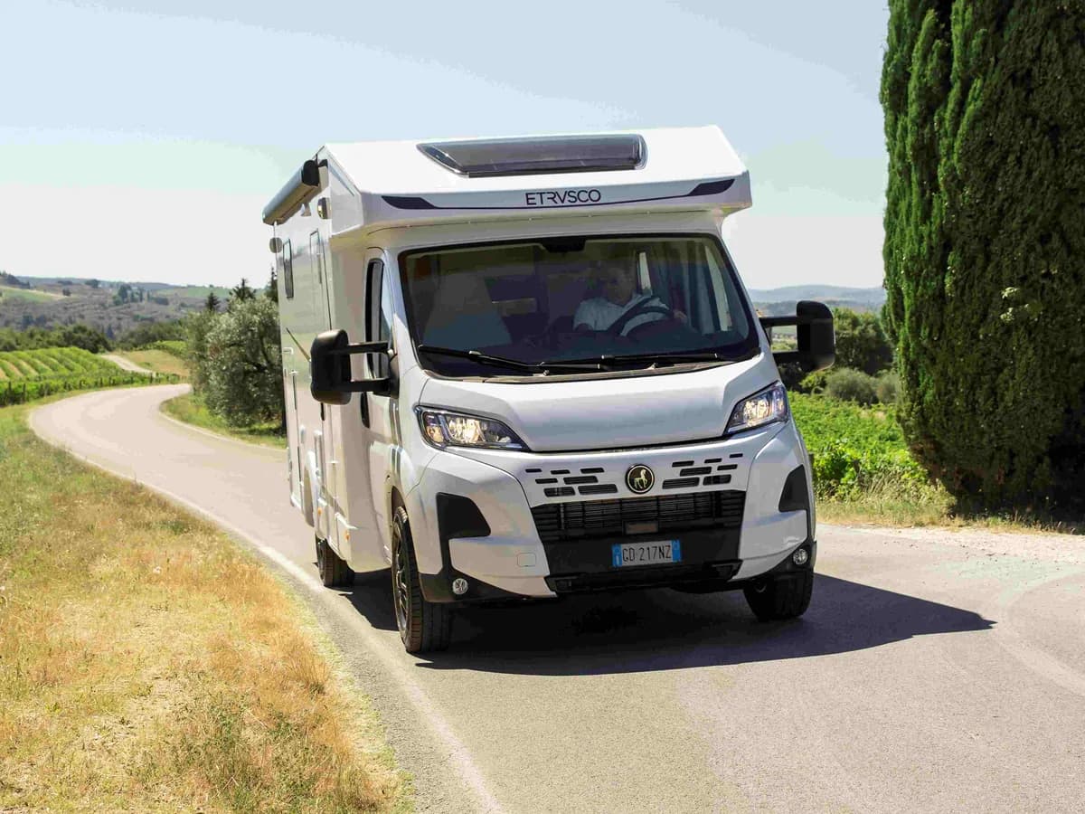Etrusco T Base — în mers pe drum