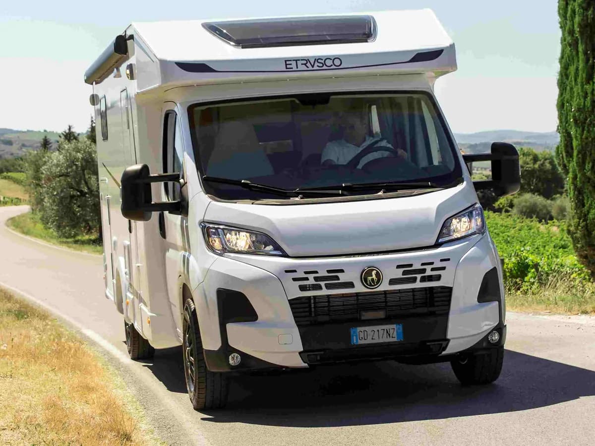 Etrusco T Base — în mers pe drum