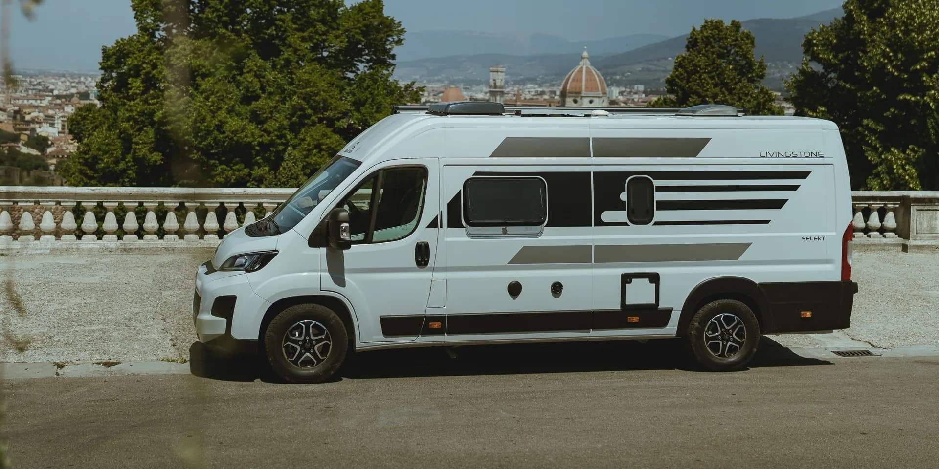 Livingstone DUO XL Advance parcat la un belvedere
